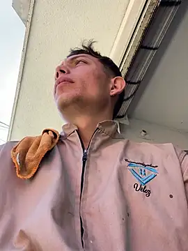 Snapshot of santiObrero chatting on 01/17/26, 03:59 santiObrero online show from 01/17/26, 03:59