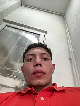 Snapshot of santiObrero chatting on 07/10/26, 03:34 santiObrero online show from 07/10/26, 03:34