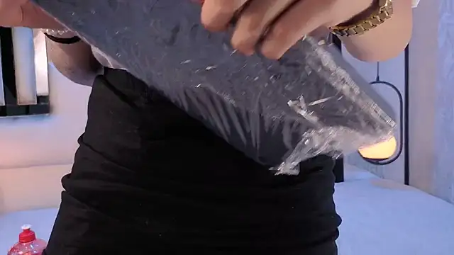 Snapshot of JuneCollins chatting on 02/28/26, 08:52 JuneCollins online show from 02/28/26, 08:52