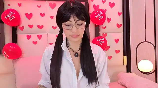 Snapshot of JuneCollins chatting on 02/15/26, 08:41 JuneCollins online show from 02/15/26, 08:41