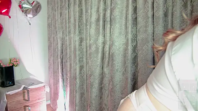 Snapshot of LilianBliss chatting on 02/15/26, 09:25 LilianBliss online show from 02/15/26, 09:25