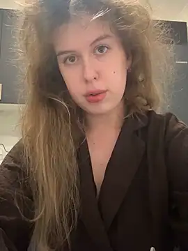 Snapshot of LilianBliss chatting on 06/16/26, 07:36 LilianBliss online show from 06/16/26, 07:36