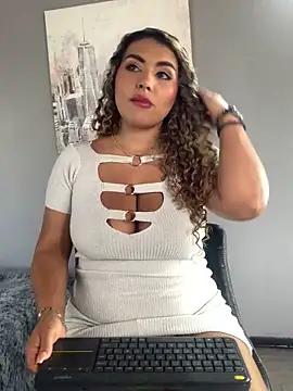 TianaRios Pink online show from 03/11/26, 07:30