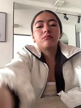 AuroraJohns Pink online show from 02/09/26, 03:54