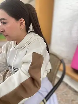 AuroraJohns Pink online show from 02/19/26, 07:55