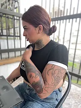 Snapshot of EmilyMoore_Pink chatting on 03/02/26, 12:45 EmilyMoore Pink online show from 03/02/26, 12:45