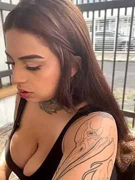 Snapshot of EmilyMoore_Pink chatting on 02/02/26, 09:47 EmilyMoore Pink online show from 02/02/26, 09:47