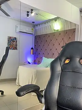 Snapshot of Auri__ chatting on 02/01/26, 07:34 Auri online show from 02/01/26, 07:34