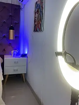 Snapshot of Auri__ chatting on 02/10/26, 07:35 Auri online show from 02/10/26, 07:35