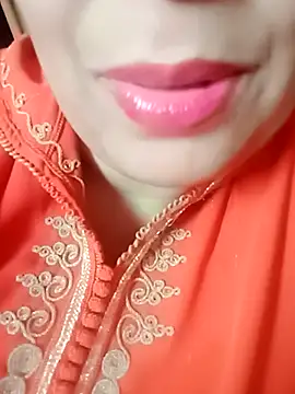 Snapshot of Naughty-Yousra chatting on 05/15/26, 08:34 Naughty-Yousra online show from 05/15/26, 08:34