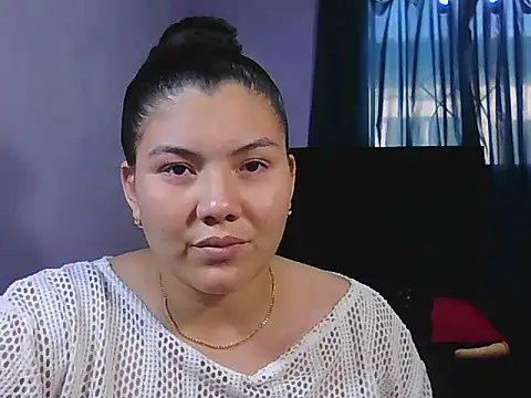 Helena-Paola online show from 04/07/26, 08:54