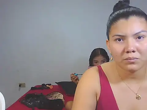 Helena-Paola online show from 02/05/26, 03:13