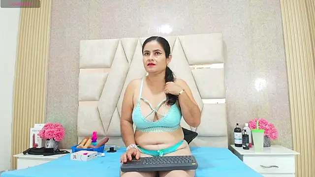CrystallGomes online show from 04/18/26, 02:47