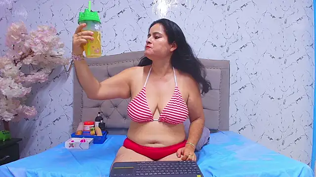 CrystallGomes online show from 05/23/26, 01:37
