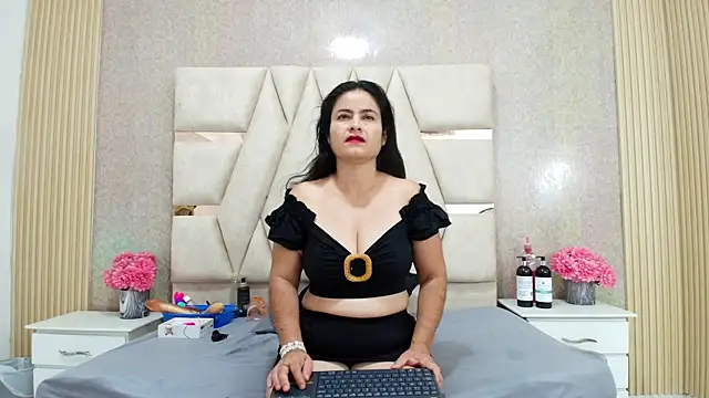 CrystallGomes online show from 04/10/26, 09:27