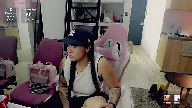 Snapshot of VictoriaHoneyy chatting on 05/26/26, 01:58 VictoriaHoneyy online show from 05/26/26, 01:58