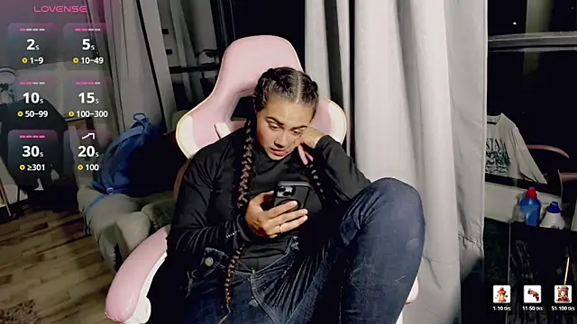 Snapshot of VictoriaHoneyy chatting on 05/15/26, 02:09 VictoriaHoneyy online show from 05/15/26, 02:09