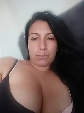 Snapshot of Katysaez chatting on 05/22/26, 08:40 Katysaez online show from 05/22/26, 08:40