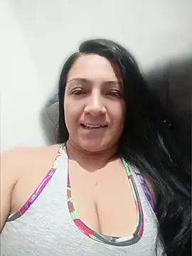 Snapshot of Katysaez chatting on 05/21/26, 04:43 Katysaez online show from 05/21/26, 04:43
