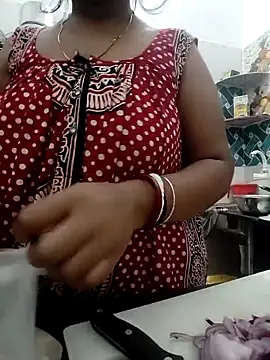 Hot-Tinaa online show from 04/17/26, 03:37