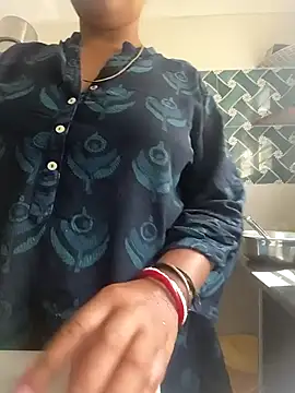 Hot-Tinaa online show from 04/11/26, 09:13