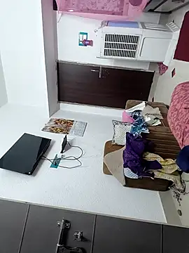 Hot-Tinaa online show from 04/09/26, 12:56