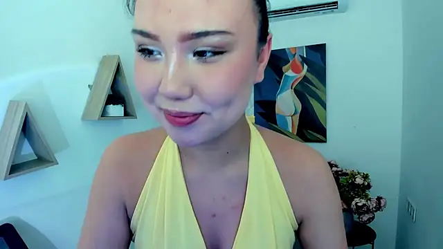 GlowMe online show from 04/12/26, 03:32