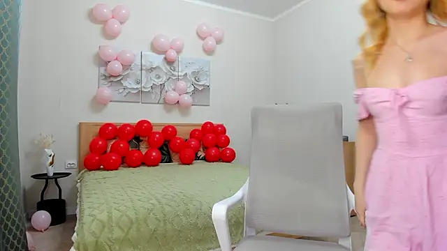 Snapshot of sweet_bl0nde chatting on 02/14/26, 08:47 sweet bl0nde online show from 02/14/26, 08:47