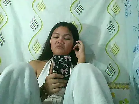 PinaySkinnyJust18 online show from 04/24/26, 01:29