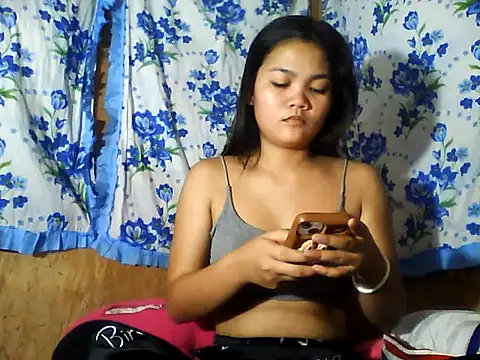 Snapshot of PinaySkinnyJust18 chatting on 06/28/26, 10:16 PinaySkinnyJust18 online show from 06/28/26, 10:16