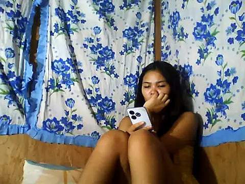 Snapshot of PinaySkinnyJust18 chatting on 07/05/26, 04:19 PinaySkinnyJust18 online show from 07/05/26, 04:19
