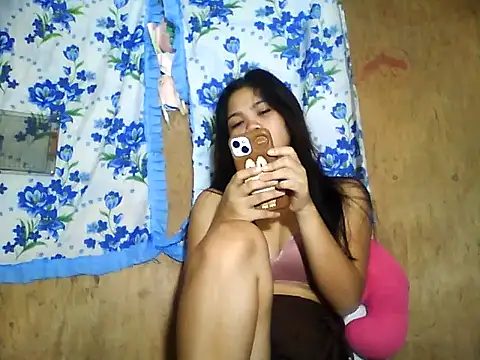 Snapshot of PinaySkinnyJust18 chatting on 06/11/26, 09:34 PinaySkinnyJust18 online show from 06/11/26, 09:34