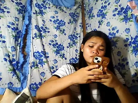 Snapshot of PinaySkinnyJust18 chatting on 06/30/26, 10:43 PinaySkinnyJust18 online show from 06/30/26, 10:43