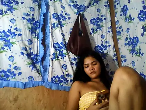 Snapshot of PinaySkinnyJust18 chatting on 06/27/26, 10:21 PinaySkinnyJust18 online show from 06/27/26, 10:21