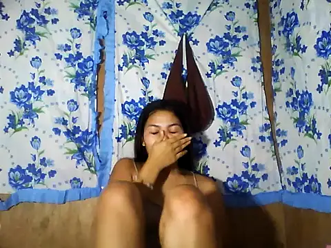 PinaySkinnyJust18 online show from 05/06/26, 11:47