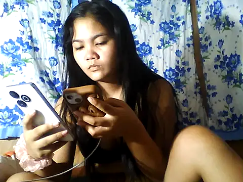 Snapshot of PinaySkinnyJust18 chatting on 07/06/26, 09:50 PinaySkinnyJust18 online show from 07/06/26, 09:50
