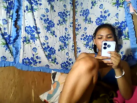 Snapshot of PinaySkinnyJust18 chatting on 06/20/26, 04:39 PinaySkinnyJust18 online show from 06/20/26, 04:39
