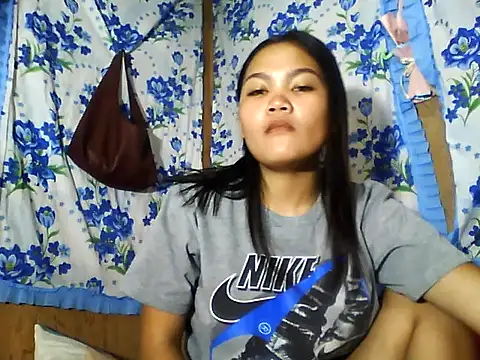 Snapshot of PinaySkinnyJust18 chatting on 06/21/26, 10:04 PinaySkinnyJust18 online show from 06/21/26, 10:04