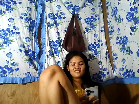 Snapshot of PinaySkinnyJust18 chatting on 06/27/26, 12:22 PinaySkinnyJust18 online show from 06/27/26, 12:22