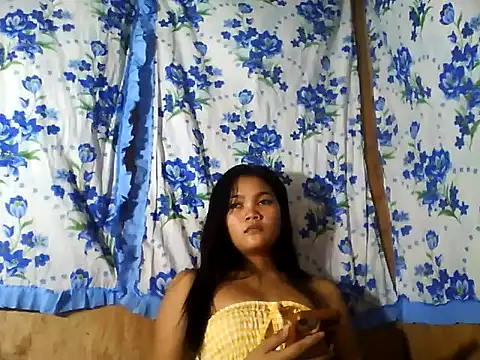 Snapshot of PinaySkinnyJust18 chatting on 07/04/26, 10:14 PinaySkinnyJust18 online show from 07/04/26, 10:14