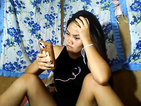 Snapshot of PinaySkinnyJust18 chatting on 06/16/26, 09:42 PinaySkinnyJust18 online show from 06/16/26, 09:42