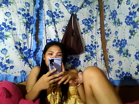 Snapshot of PinaySkinnyJust18 chatting on 06/28/26, 04:30 PinaySkinnyJust18 online show from 06/28/26, 04:30
