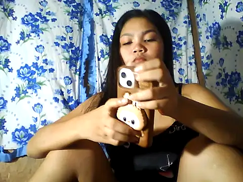 Snapshot of PinaySkinnyJust18 chatting on 07/02/26, 09:32 PinaySkinnyJust18 online show from 07/02/26, 09:32