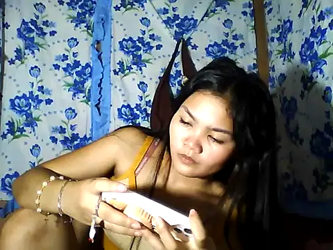 PinaySkinnyJust18 online show from 05/02/26, 10:42