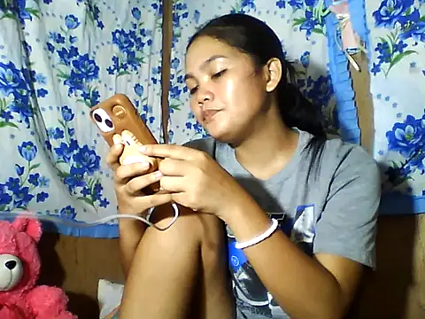 Snapshot of PinaySkinnyJust18 chatting on 06/21/26, 09:59 PinaySkinnyJust18 online show from 06/21/26, 09:59