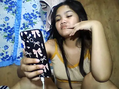 Snapshot of PinaySkinnyJust18 chatting on 07/15/26, 10:50 PinaySkinnyJust18 online show from 07/15/26, 10:50