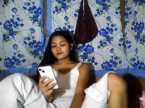 PinaySkinnyJust18 online show from 05/13/26, 03:13