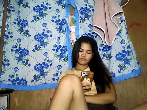 Snapshot of PinaySkinnyJust18 chatting on 06/04/26, 10:36 PinaySkinnyJust18 online show from 06/04/26, 10:36