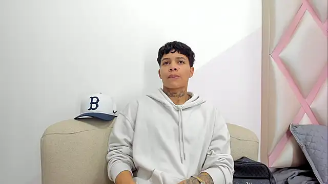 Dogan Renzo0 online show from 06/11/26, 07:44