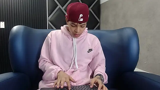 Dogan Renzo0 online show from 02/02/26, 07:24